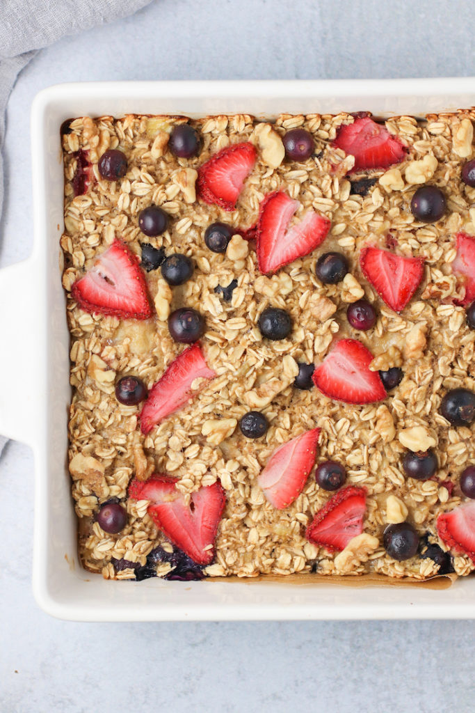 Healthy Berry Baked Oatmeal - Spinach for Breakfast